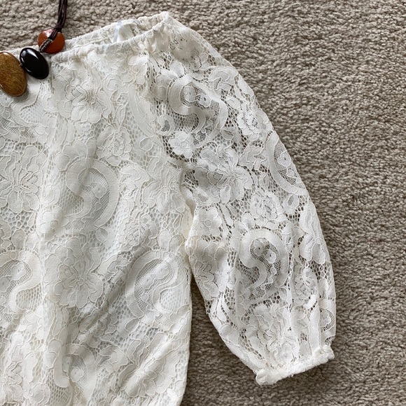 Cupcakes and Cashmere Karla Lace Blouse - Picture 5 of 8